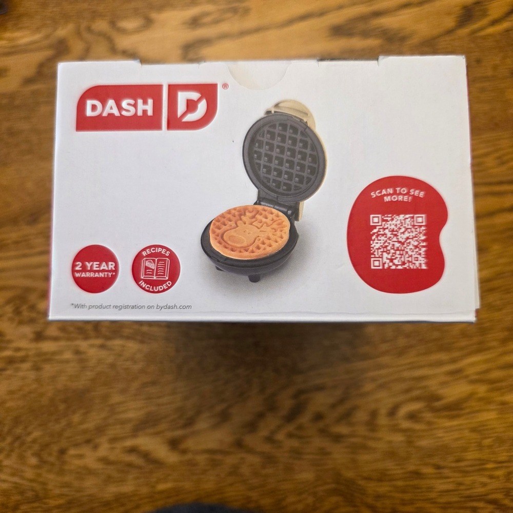 Dash Reindeer Mini Waffle Maker 4" Nonstick Holiday Christmas Baking Gift - Picture 8 of 9